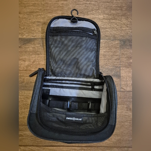 SwissGear Charcoal and Black Toiletry Bag - Picture 4 of 6